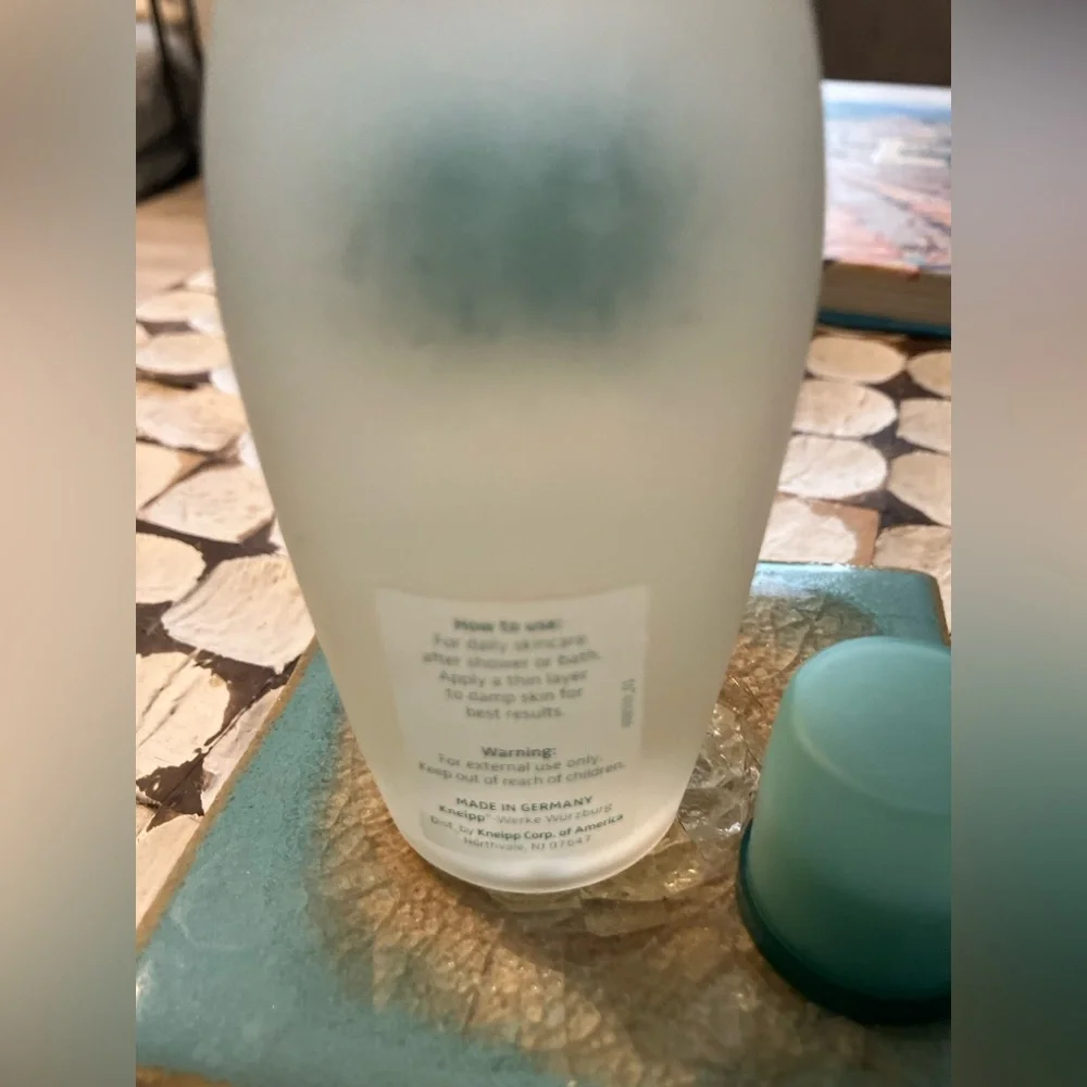 Wild Rose Body Oil - Green and White - Picture 3 of 3